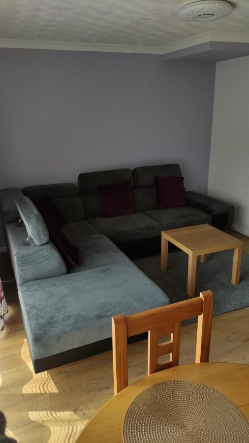 3 Bed House In Walsall, Perfect For Contractors & Leisure & Free Parking Luaran gambar